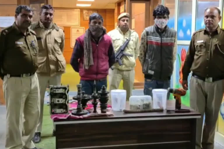 two robbers arrested in vikaspuri