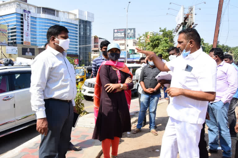 karimnagar mayor sunil rao review on former pm pv narasimha rao statue at telangana arts college