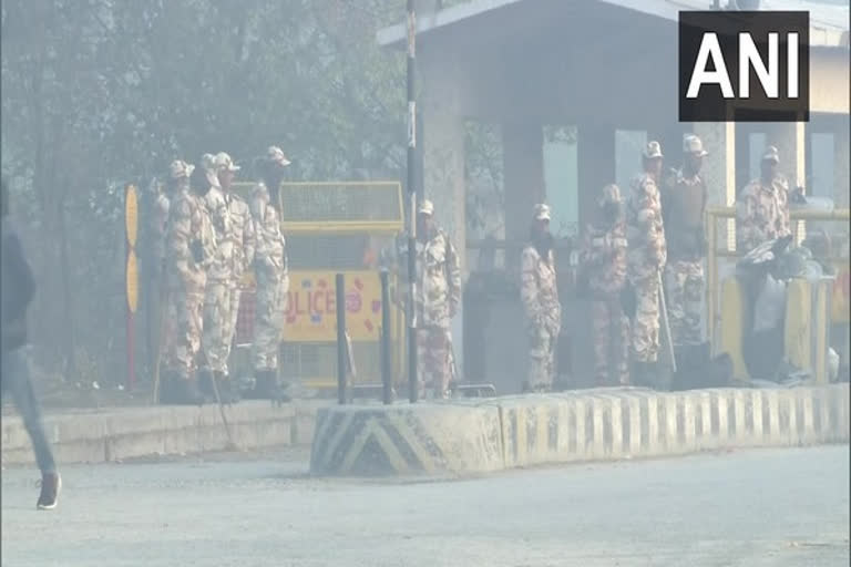 Heavy security in Delhi  Highway blockade of farmers  chakka jam delhi  ചക്കാ ജാം  കർഷകരുടെ ദേശീയ പാത ഉപരോധം  ഡൽഹിയിൽ കനത്ത സുരക്ഷ  കർഷക പ്രക്ഷോഭം  farmers protest