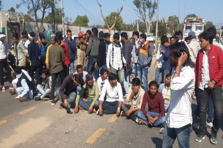 farmers road jam, Protest of farmers in Karauli