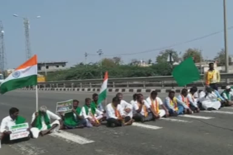 Agitating farmer leaders detained in Bengaluru