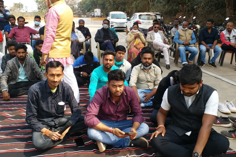 Farmers traffic jam in Jashpur to protest against agricultural law