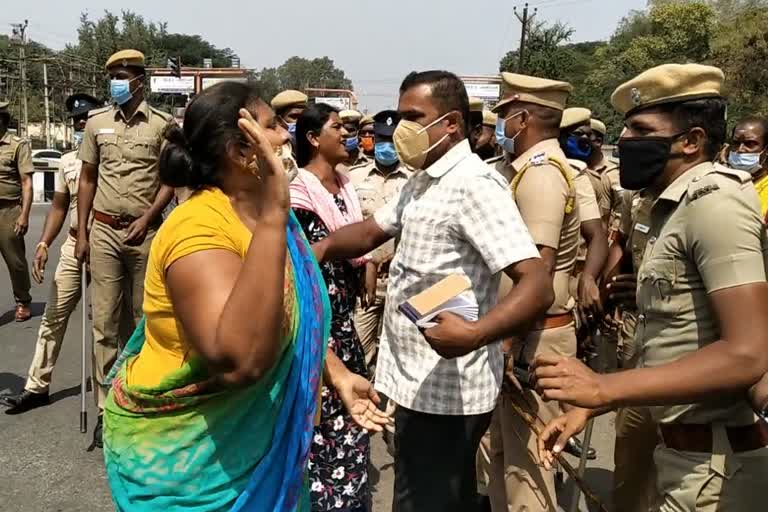 transgender clash infront of salem collector office