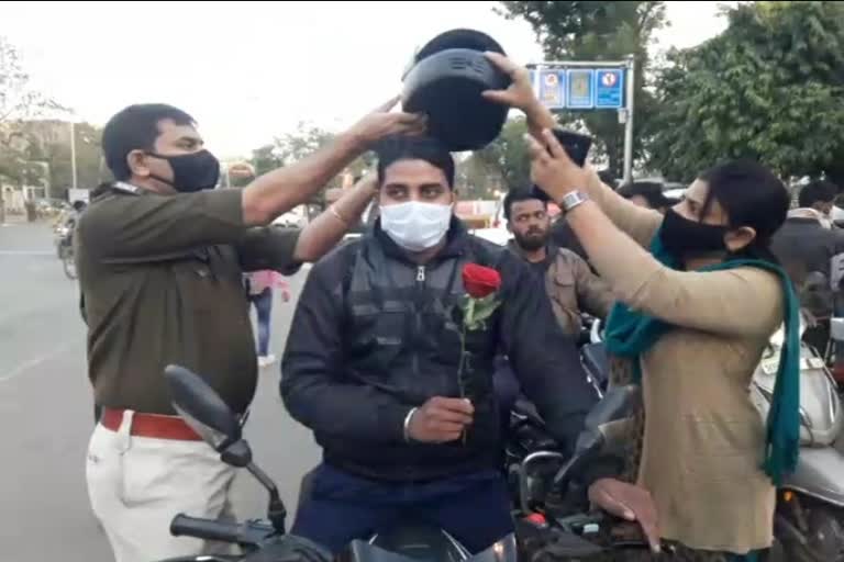 drivers not carrying helmet in gwalior