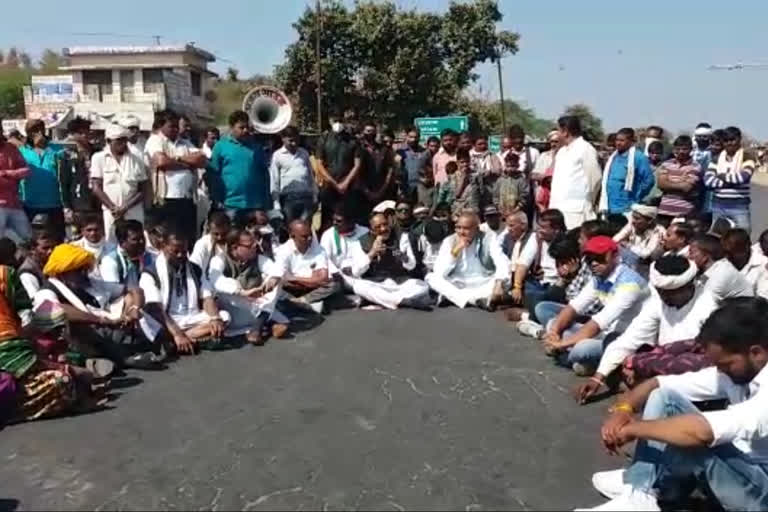 Congress chakka jam for 3 hours in Jhabua