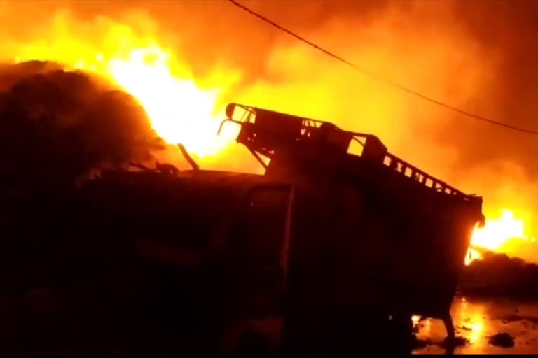 Slums fire near Harkesh Nagar metro station