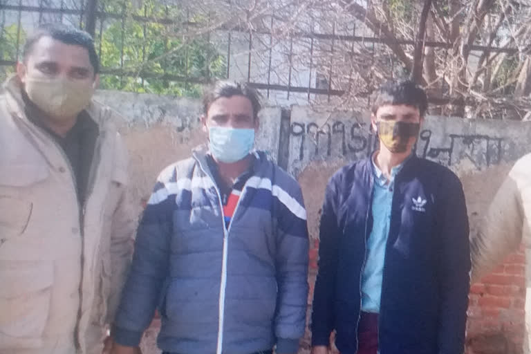 Patparganj police station arrested two robbers in Delhi