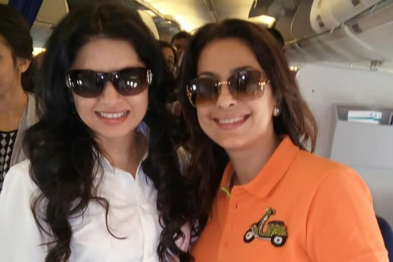 Juhi Chawla, Bhagyashree share BFF moments on Instagram