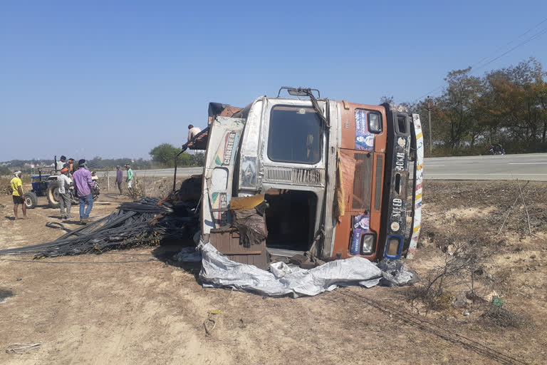 Truck full of rebar overturned