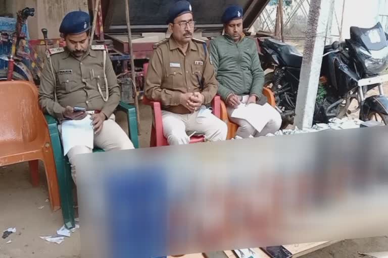 3 smugglers arrested with 254 bottles of foreign liquor in Munger