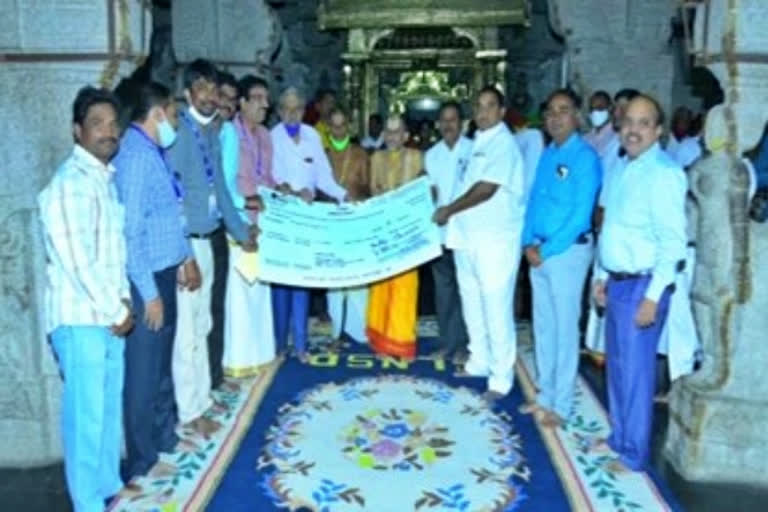 SBI pays Rs. 5 lakh donation for sri laxmi narasimha swamy at kadhiri in anantapur district