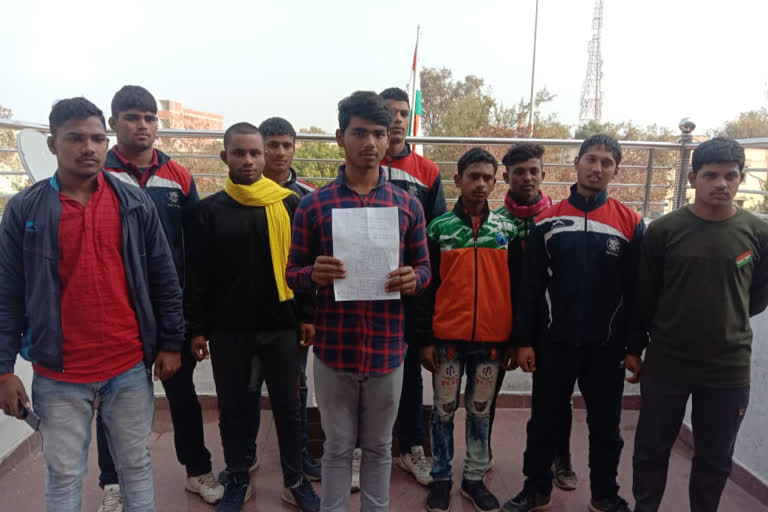 Wrestling trainees submitted memorandum to DM