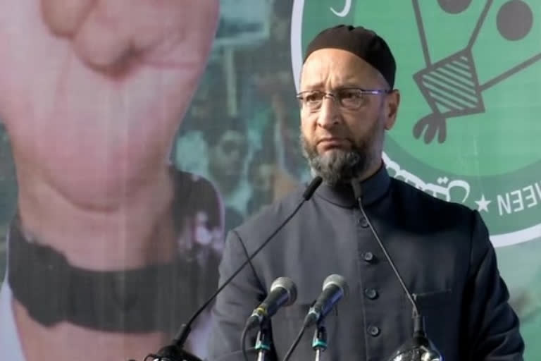 AIMIM want to confront Hindu nationalism with Indian Constitution  AIMIM chief statement  Owaisi slammed BJP  Owaisi on BJP  Owaisi latest statement  ഹിന്ദു ദേശീയതയെ ഇന്ത്യൻ ഭരണഘടനയും ദേശീയതയും ഉപയോഗിച്ച് നേരിടും: അസദുദ്ദീൻ ഒവൈസി  അസദുദ്ദീൻ ഒവൈസി  ഒവൈസി  ഹിന്ദു ദേശീയത  ഭാരതീയ ട്രൈബൽ പാർട്ടി  ഗുജറാത്ത്  ഗുജറാത്ത് തദ്ദേശ തെരഞ്ഞെടുപ്പ്  ബിടിപി