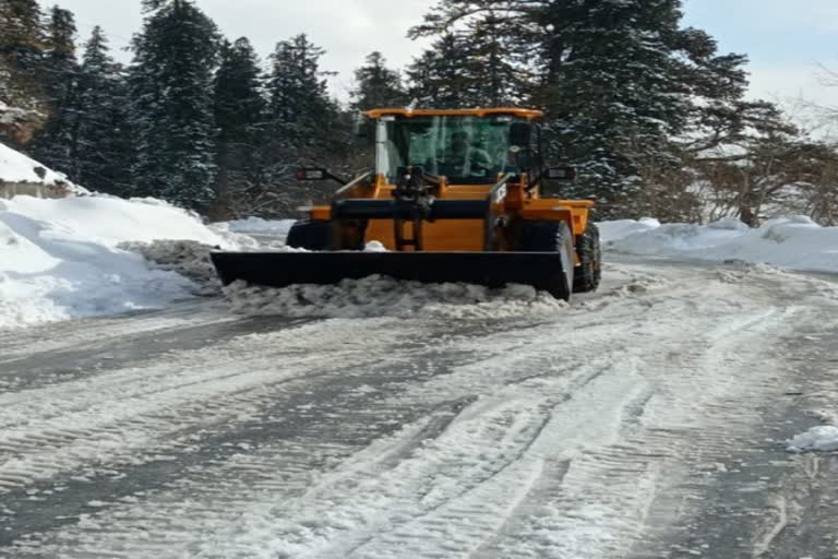 Snow clearance work in Lahaul