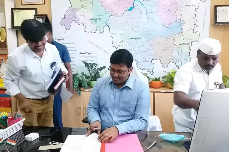 Medak District new Collector Harish Took charge