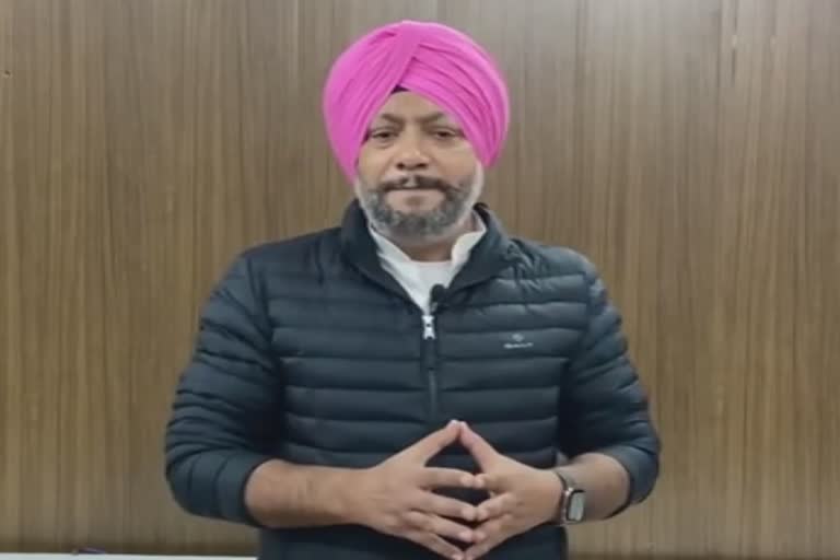 Mandeep Singh Manna said Akali, Congressmen should learn politics from Arvind Kejriwal