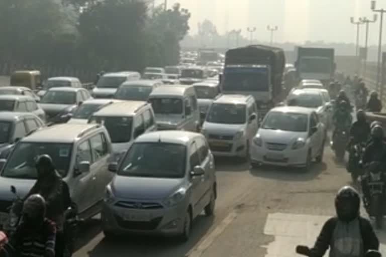 People are disturbed by severe traffic jams during office hour