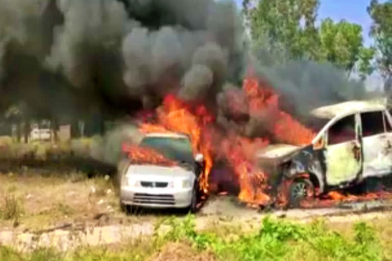 Sasikala supporters' cars damaged in firecracker explosion