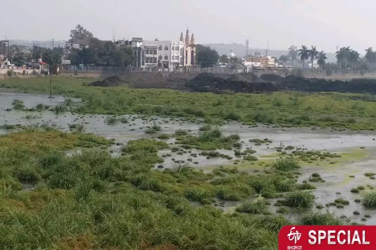 Lakha Banjara Lake