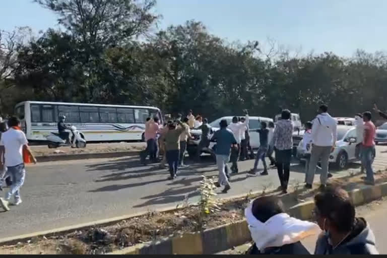 bjp youth wing  activists try to block ajit pawars convoy in nagpur