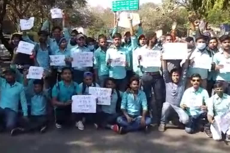 ITI students protest in dhanbad