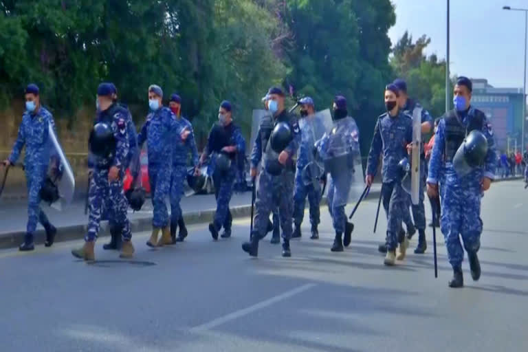 Riot police clash with anti-govt protesters in Beirut