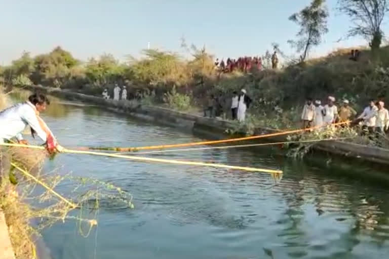 Couple jump in Narmada Canal, नर्मदा नहर में कूदा प्रेमी युगल