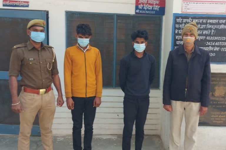 Two accused arrested in robbery case by greater noida police