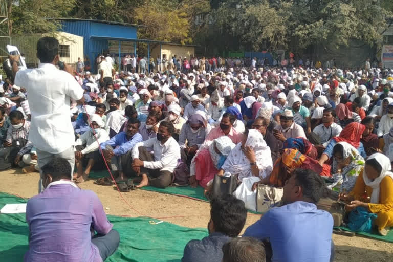 unsubsidized Teachers protest in Azad Maidan since 15 days for various demands