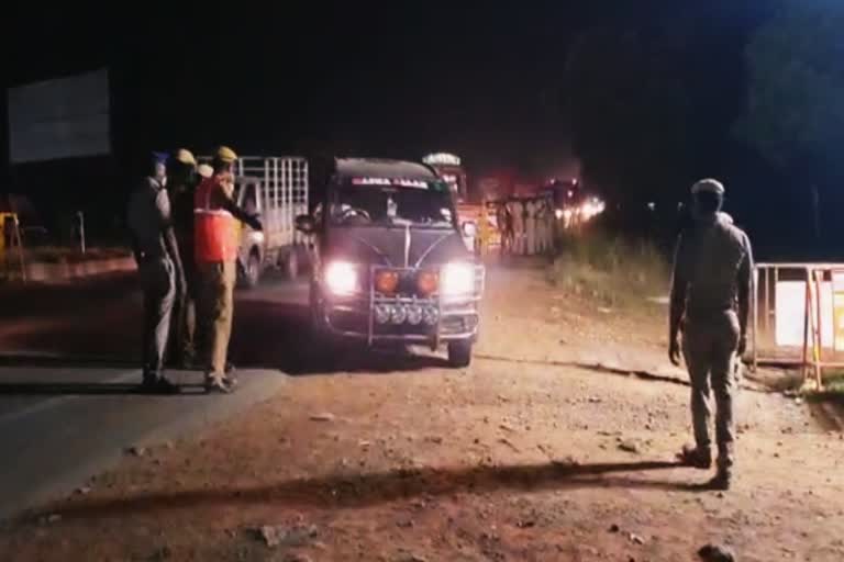 Police to return AMMK PArty vehicles  Police to return AMMK PArty vehicles at the Chennai border  AMMK Party  அமமுக வாகனங்களை திருப்பி அனுப்பும் காவல் துறை  அமமுக  சென்னை எல்லையில் அமமுக வாகனங்களை திருப்பி அனுப்பும் காவல் துறை  சசிகலா  சசிகலா குறித்து தற்போதைய செய்திகள்  Current news about Sasikala