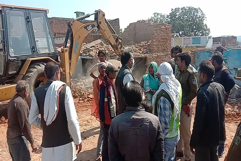 Government building on illegal construction