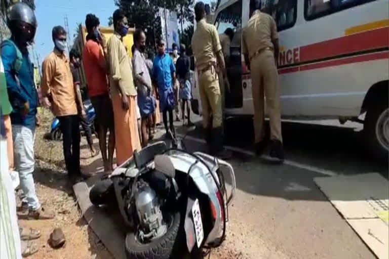 scooter passenger who gave way to the ambulance died  Accident in Changanasseri  ആംബുലൻസിന് വഴിമാറക്കൊടുത്ത സ്‌കൂട്ടർ യാത്രക്കാരന് ദാരുണാന്ത്യം  ചങ്ങനാശേരി തുരുത്തി മിഷൻ പള്ളി