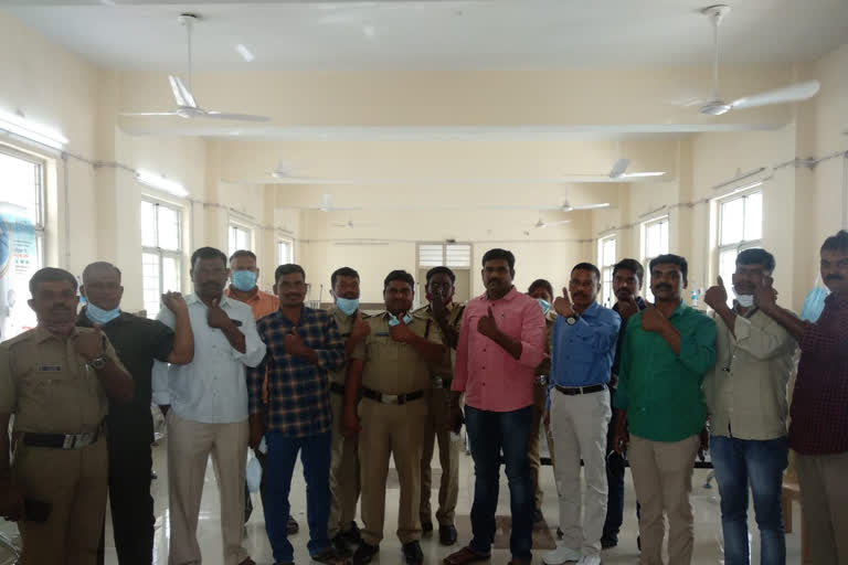 carona vaccination for police officers  of narsapoor