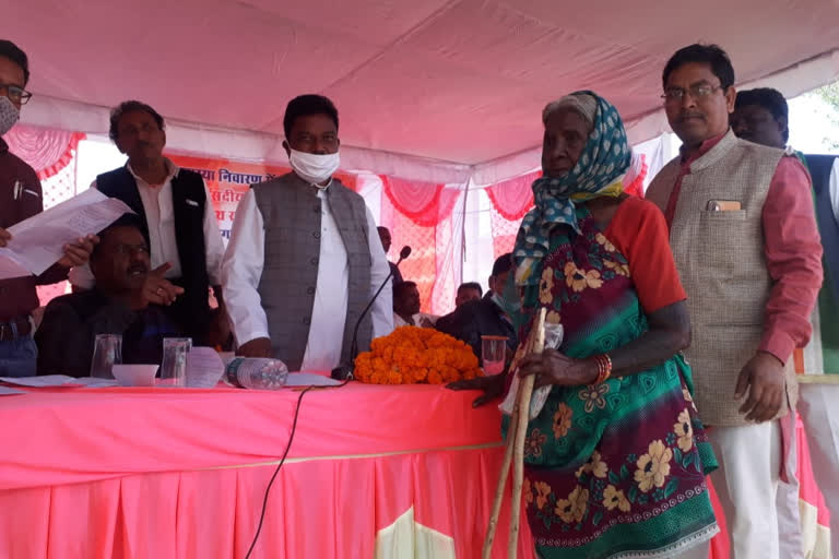 Parliamentary Secretary Parasnath Rajwade solved problem of villagers in surajpur