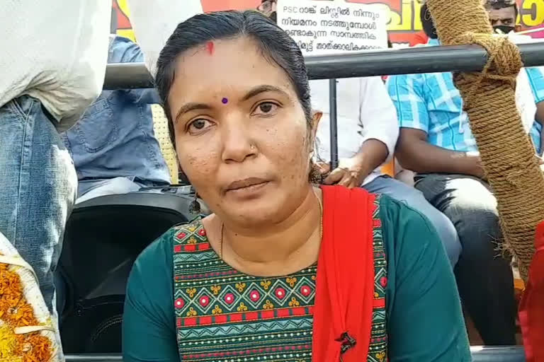 LGS rank holder Laya Rajesh, who is on strike in front of the Secretariat, said that she would not back down from the strike for fear of cyber attacks.  LGS rank holder Laya Rajesh  Secretariat  strike  cyber attack  സൈബര്‍ ആക്രമണം ഭയന്ന് സമരത്തില്‍ നിന്ന് പിന്‍മാറില്ല; എൽ ജി എസ് റാങ്ക് ഹോൾഡർ ലയ  സൈബര്‍ ആക്രമണം ഭയന്ന് സമരത്തില്‍ നിന്ന് പിന്‍മാറില്ല  എൽ ജി എസ് റാങ്ക് ഹോൾഡർ ലയ  സൈബര്‍ ആക്രമണം  സമരം  സെക്രട്ടറിയേറ്റ്