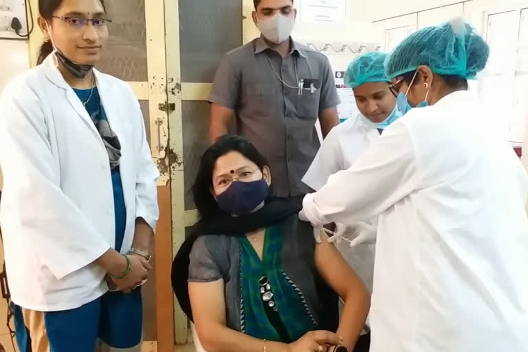 ADG Swati Lakra who was vaccinated for corona