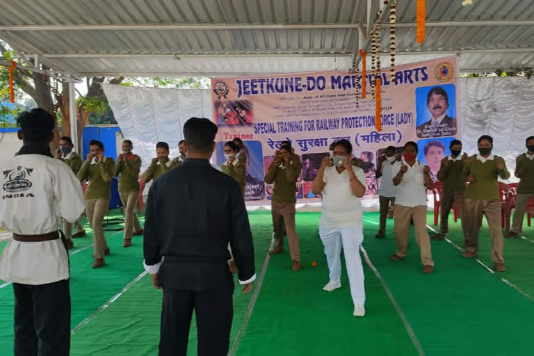 martial arts training is being given to women RPF soldiers in ranchi