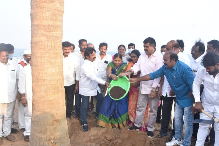 Minister Avanti laid the foundation stone for the construction of the park