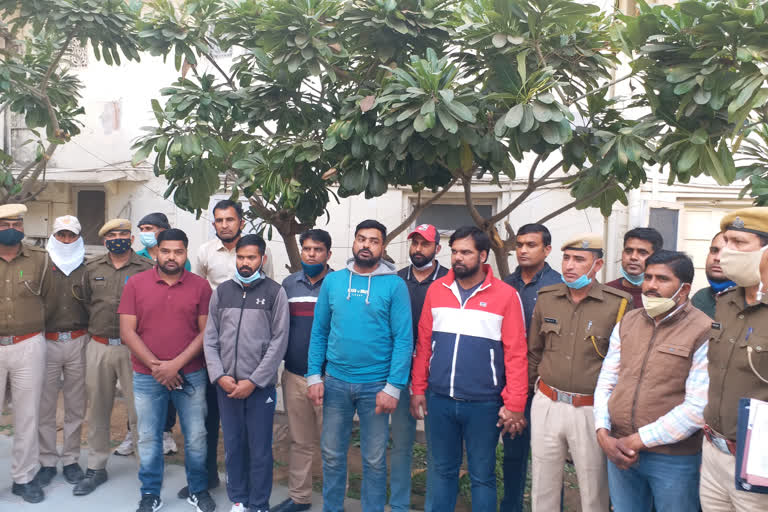 Manish Saini gang busted, Raju Thahath gang, Raju Thahath gang arms arrested, jaipur police action, cst jaipur action,  राजू ठेहठ गैंग का हथियार सप्लायर गिरफ्तार, मनीष सैनी गैंग के गुर्गे गिरफ्तार