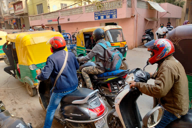 रतिया मार्ग पर लगता है लम्बा जाम