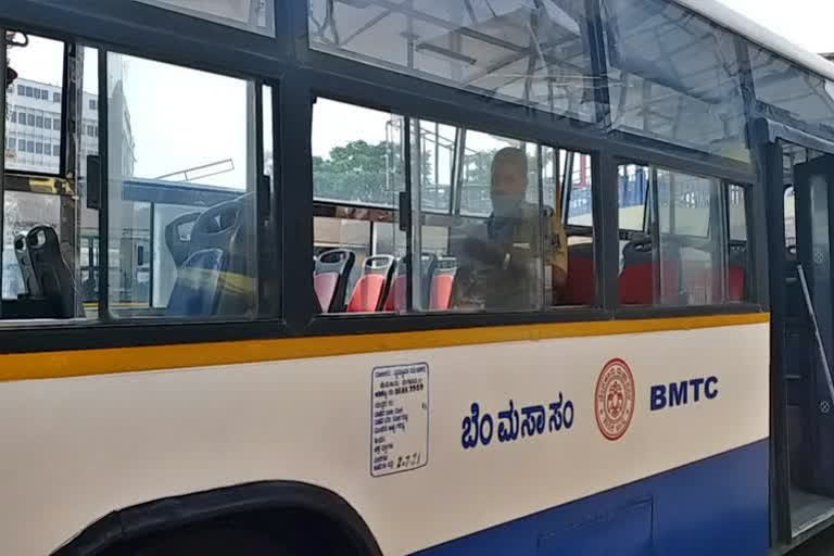 bmtc transport workers protest, Today bmtc transport workers protest, Today bmtc transport workers protest in Bangaluru, bmtc transport workers protest news, bmtc transport workers protest update, ಬಿಎಂಟಿಸಿ ಸಾರಿಗೆ ನೌಕರರ ಪ್ರತಿಭಟನೆ, ಇಂದು ಬಿಎಂಟಿಸಿ ಸಾರಿಗೆ ನೌಕರರ ಪ್ರತಿಭಟನೆ, ಬೆಂಗಳೂರಿನಲ್ಲಿ ಬಿಎಂಟಿಸಿ ಸಾರಿಗೆ ನೌಕರರ ಪ್ರತಿಭಟನೆ, ಬಿಎಂಟಿಸಿ ಸಾರಿಗೆ ನೌಕರರ ಪ್ರತಿಭಟನೆ ಸುದ್ದಿ, ಬಿಎಂಟಿಸಿ ಸಾರಿಗೆ ನೌಕರರ ಪ್ರತಿಭಟನೆ ಅಪ್​ಡೇಟ್​,