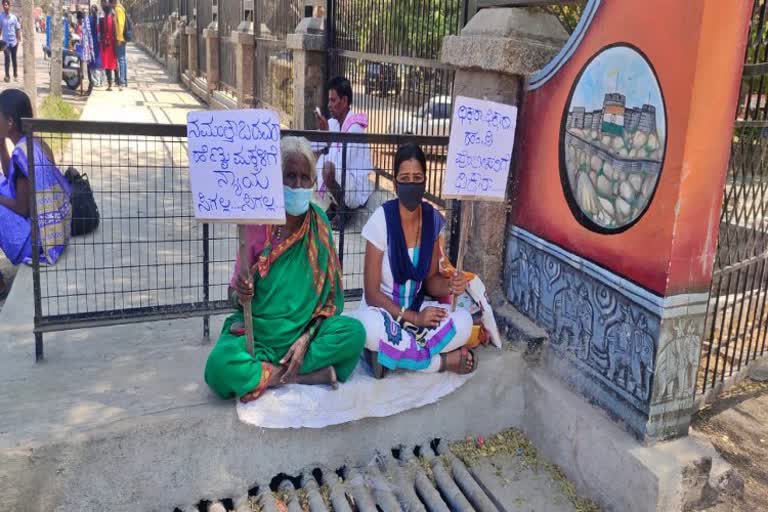 two women protests near bellary dc office