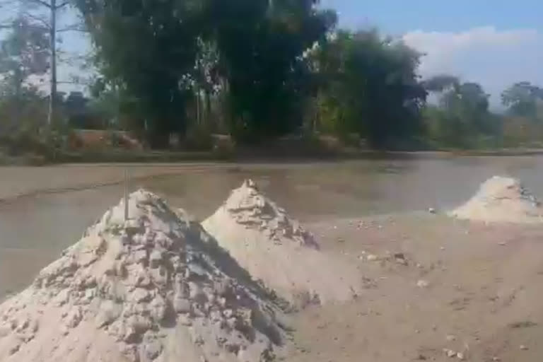 illegal excavation of sand and gravel in durpang river