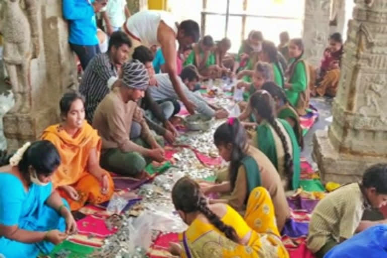 Anantapur District Kadiri Sri Lakshmi Narasimha Swamy Their hundi counting