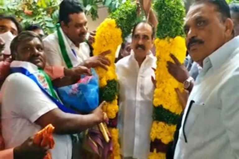 Balineni Srinivasareddy's victory rally with the victory of his party's candidates in the panchayat elections at Ongole in Prakasam district