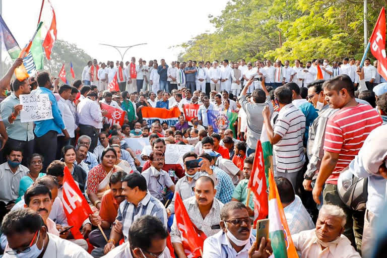 All-party protest against plans to privatise Vizag Steel Plant