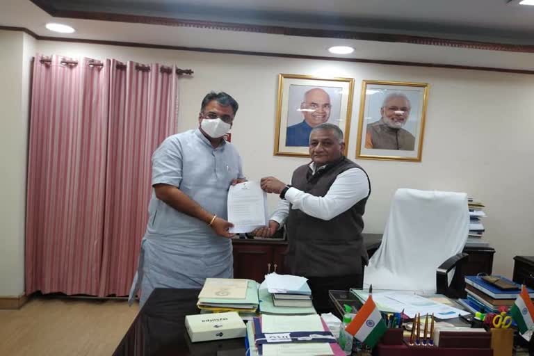 devji patel meets vk singh,  vk singh