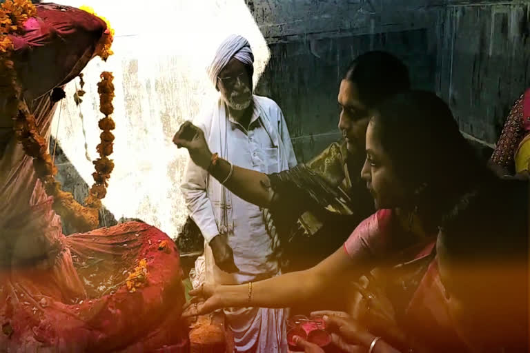 state-women-commission-chairperson-sunita-lakshmareddy-visits-nagoba-temple