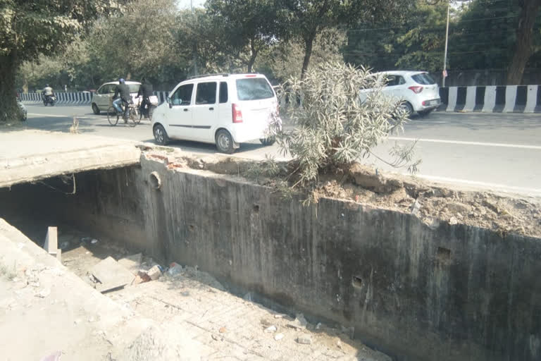 Pavement broken into a drain in Dwarka