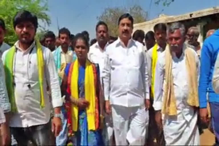 TDP leader Kalva Srinivasulu participating in the election campaign in Rayadurg zone of Anantapur district